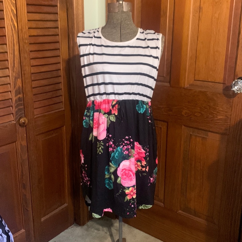 Cute flower dress, longer in back very good quality never worn